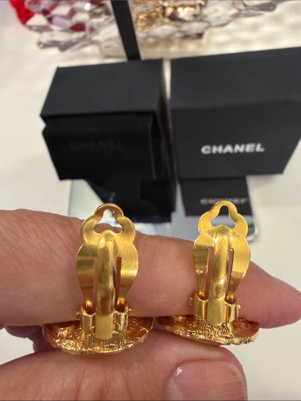 CHANEL Gold-Tone Round Logo Pearl Button Earrings - Picture 4 of 7